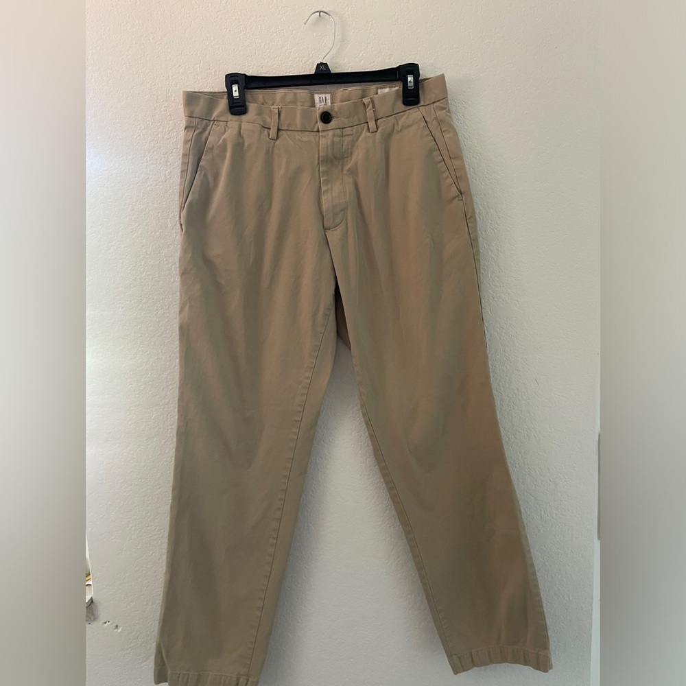 Gap men’s khaki pants 32x32 straight leg